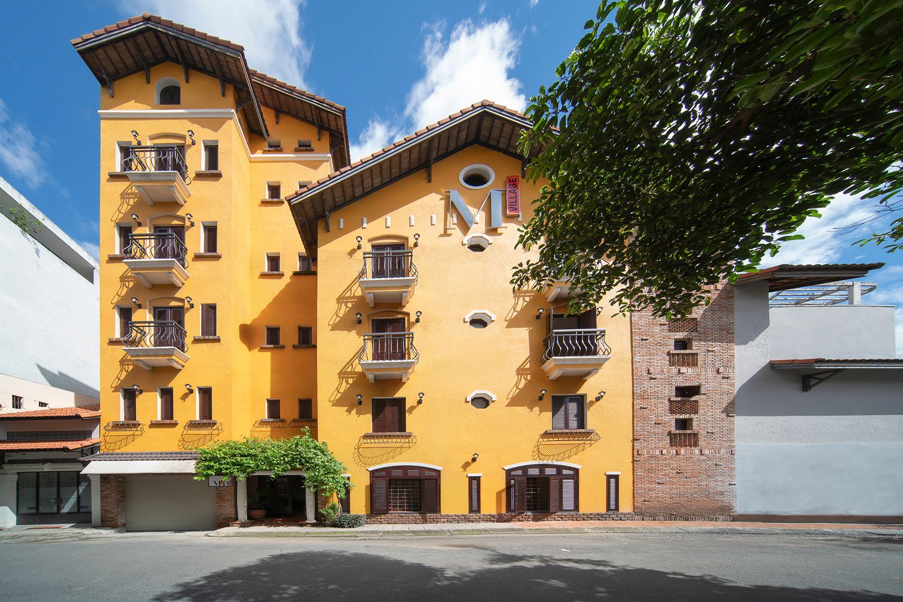 M Village Living Cách Mạng Tháng 8